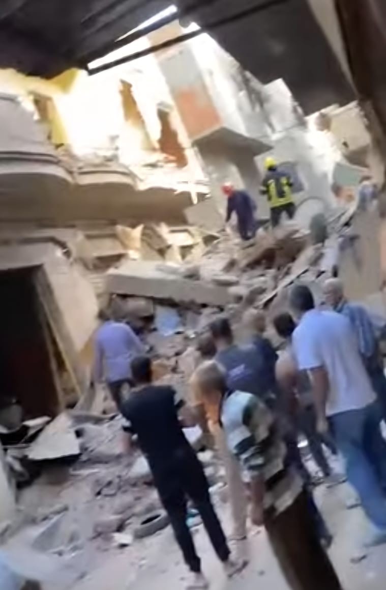 آثار انهيار جزئي لمنزل في منطقة المحجوب