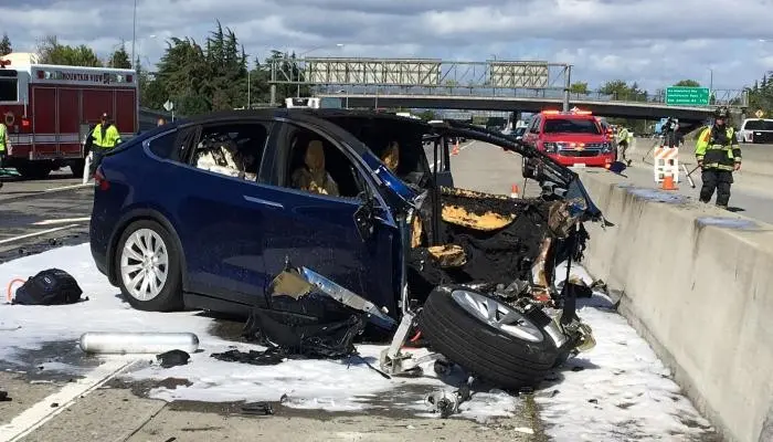 سياق حادث سيارة تسلا على الطريق السريع آي 80 في فاليجو