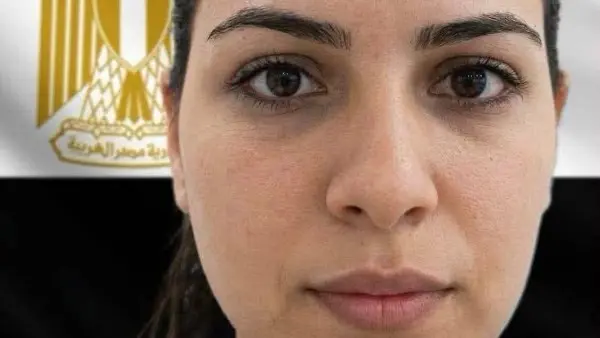عزة رمزي مضيفة الطيران المصرية