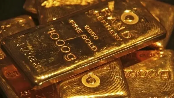 الذهب يرتفع بشكل طفيف مع تراجع توقعات رفع الفائدة الأمريكية