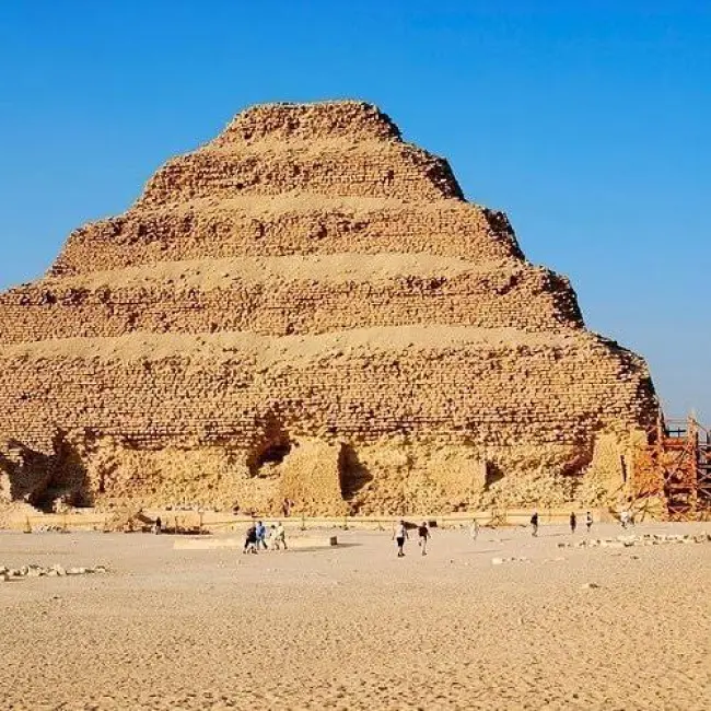حقيقة منع رفع علم مصر في منطقة آثار سقارة: وزارة السياحة والآثار توضح التفاصيل الكاملة