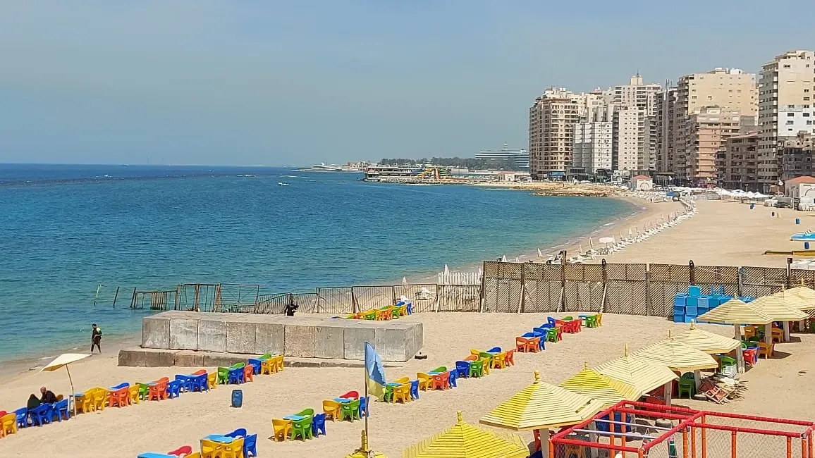خطط شاملة لاستعادة شواطئ الإسكندرية وتعزيز حقوق المواطنين في استخدامها