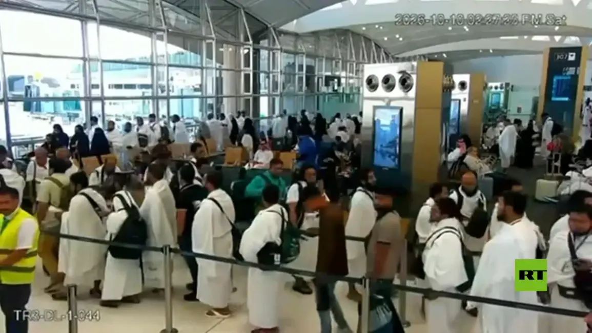 كاميرات مطار الملك خالد توثق سقوط مقذوف خلال هجوم السبت في الرياض