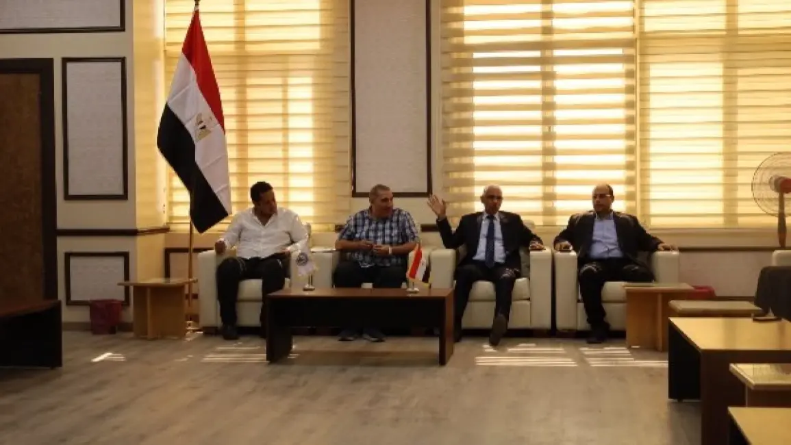 رئيس جامعة جنوب الوادي الأهلية يناقش خطة الأنشطة مع اتحاد الطلاب و«طلاب من أجل مصر»