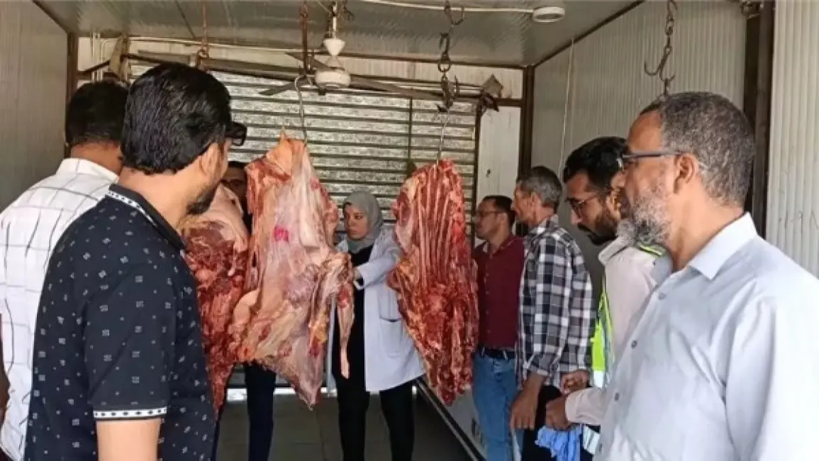 ضبط 154 كيلوغرامًا من اللحوم غير الصالحة للاستهلاك في مدينة الخارجة