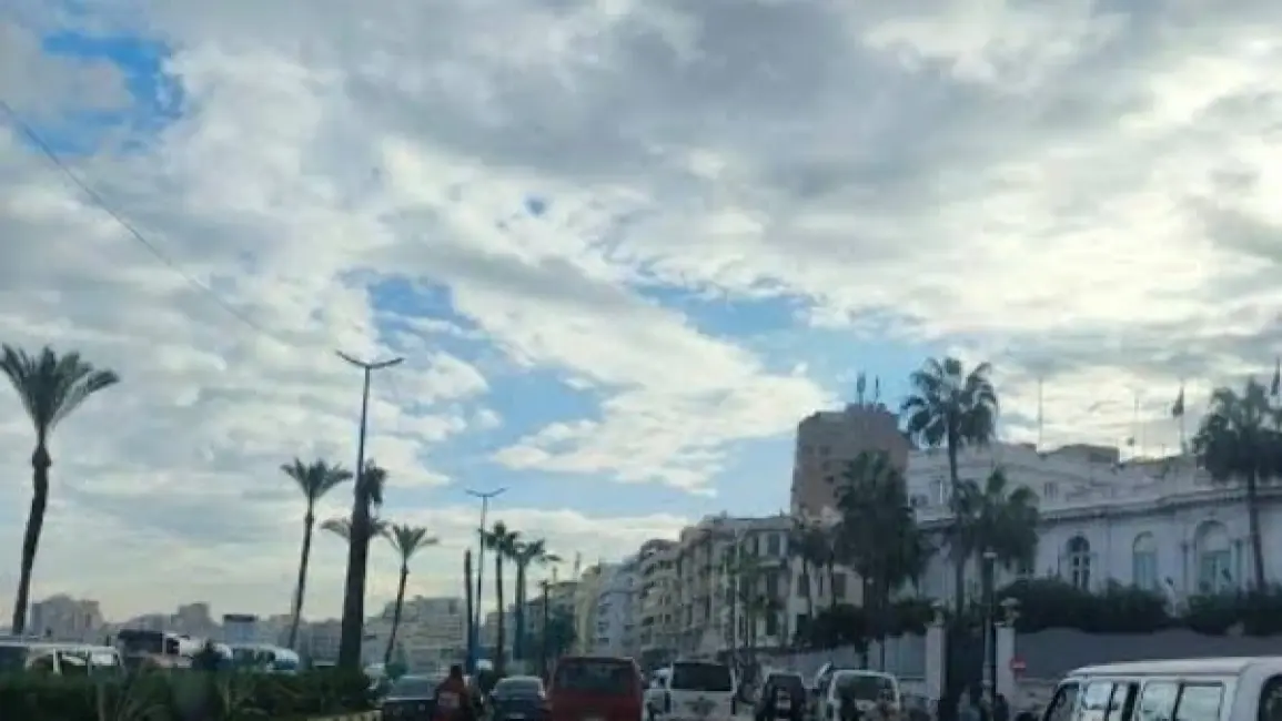 منخفض جوي يؤثر على مصر الأربعاء ورياح وأمطار متوقعة بالسواحل الشمالية