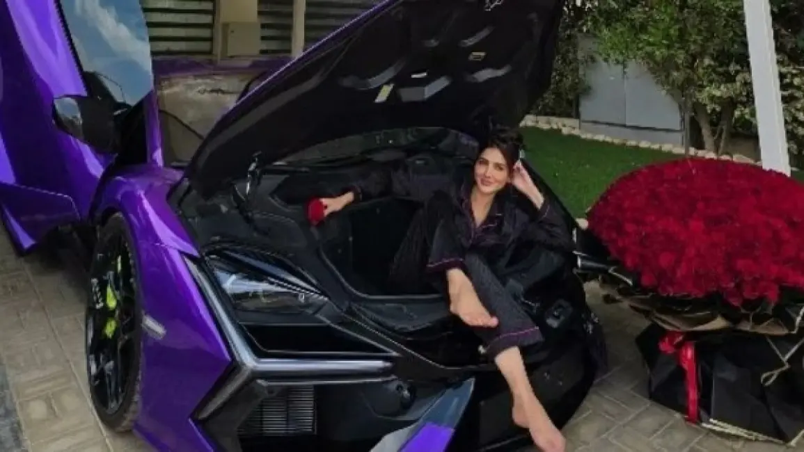 محمد سامي يهدي مي عمر لامبورجيني ريفويلتو في عيد ميلادها