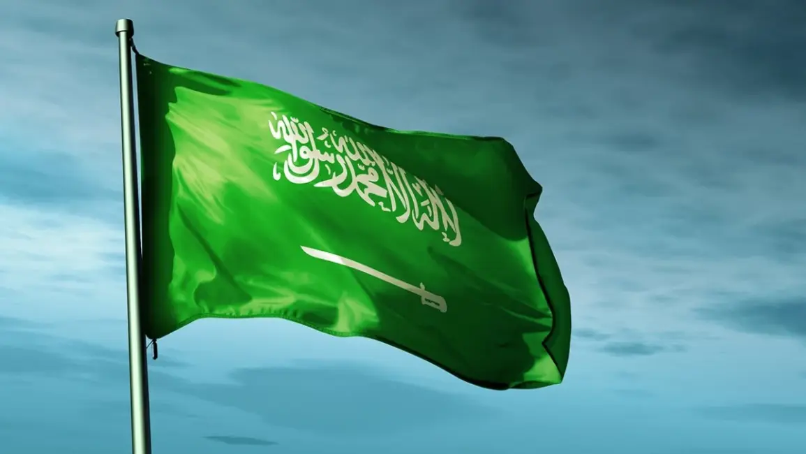 الدفاع المدني السعودي: 4 إصابات وأضرار في 15 منزلاً بعد اعتراض صاروخين فوق الرياض