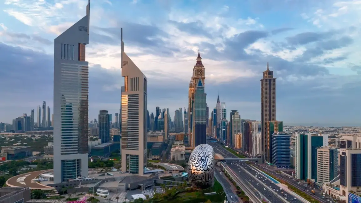 طقس الإمارات غداً غائم جزئياً مع احتمال أمطار شرقاً وجنوباً