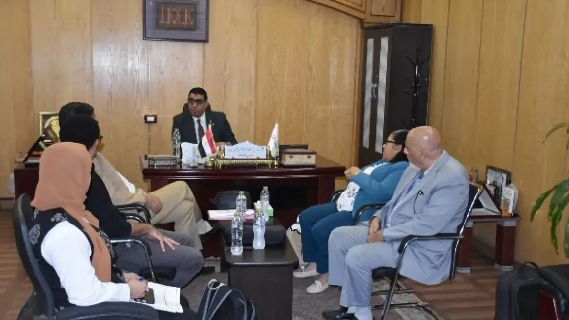 نائب محافظ الأقصر يناقش تحديث الهياكل التنظيمية وتعزيز كفاءة الأداء الإداري
