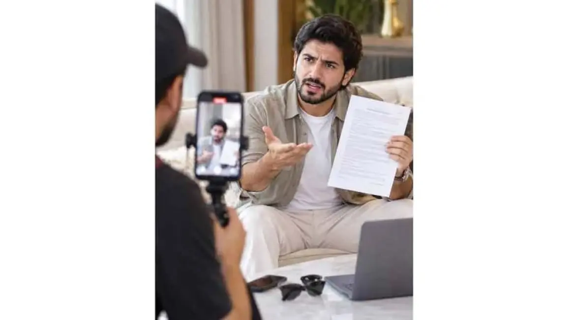 محكمة أبوظبي تلزم شاباً بدفع 20 ألف درهم لمؤثر صوّره ونشر المقطع دون رضاه