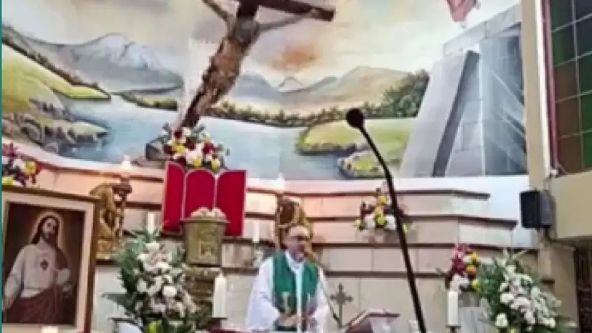 مقتل كاهن في غواياكيل إثر سقوط صليب عليه خلال القداس