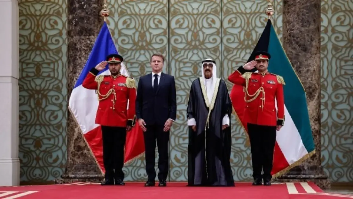 ماكرون يصل الكويت في مستهل زيارة رسمية ضمن جولته الخليجية