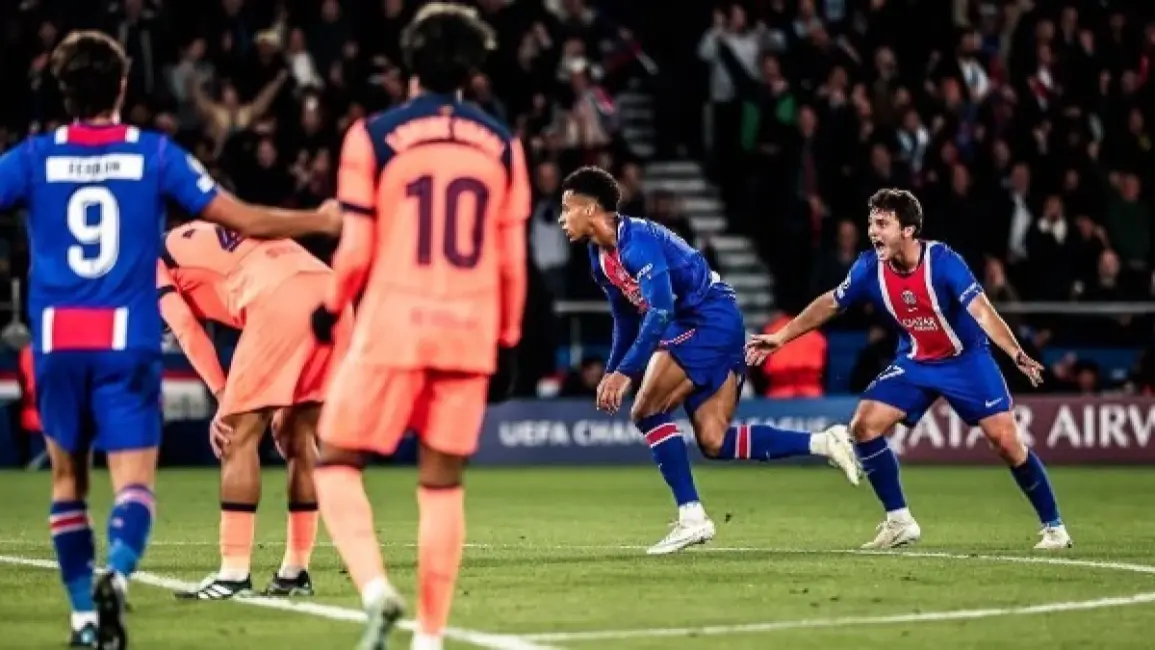 برشلونة يتقدم بشكوى إلى يويفا بسبب لافتة لجماهير باريس سان جيرمان