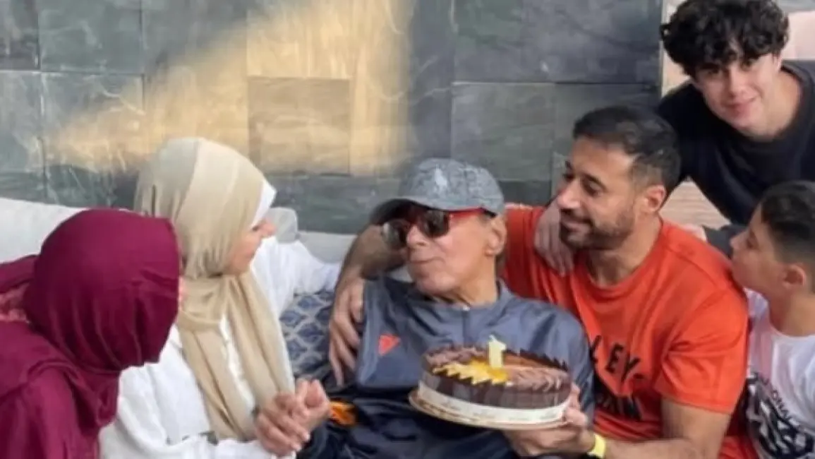 أحمد السعدني يستعيد ذكرى آخر عيد ميلاد لوالده صلاح السعدني