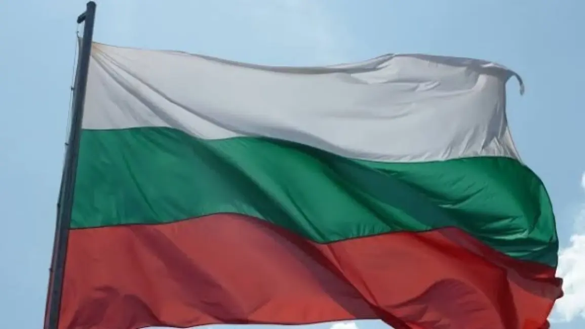 بلغاريا تفتح مراكز الاقتراع لانتخاب الرئيس السابع ونائبه