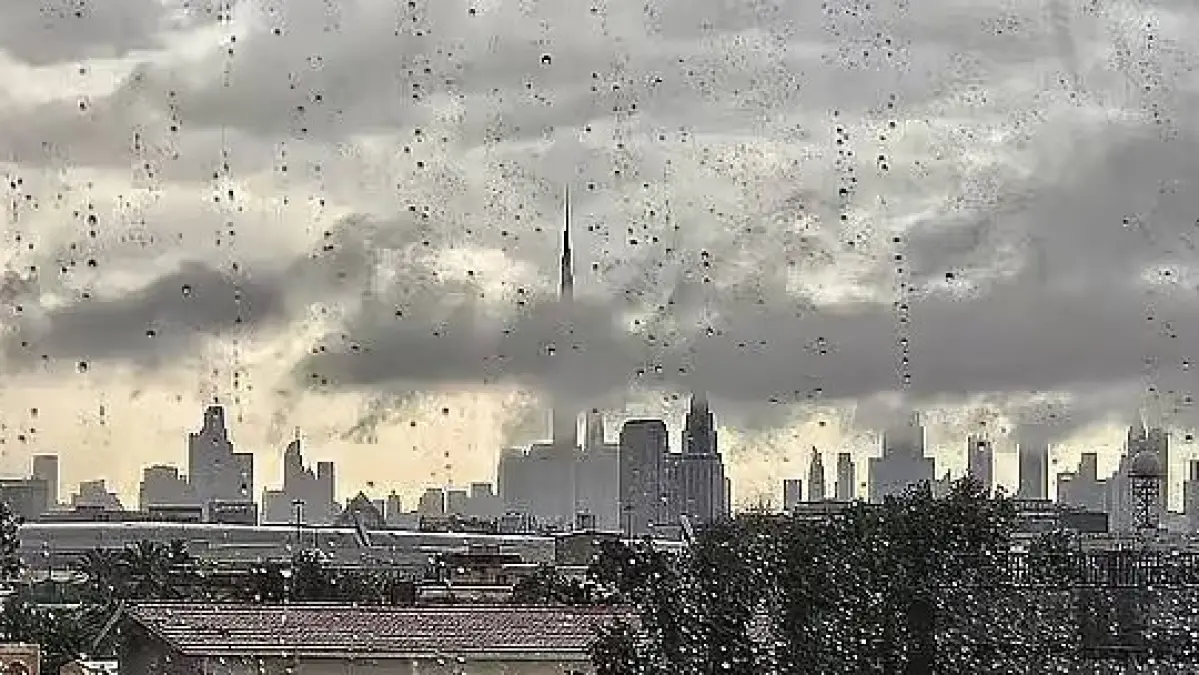 طقس الإمارات اليوم الإثنين 6 أبريل 2026.. استمرار الدفء وتحذيرات متجددة من ضباب الصباح