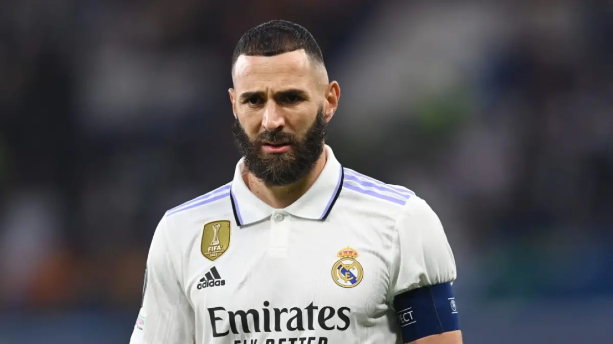 بنزيمة يلمح إلى إمكانية العودة لريال مدريد في حال رغبة بيريز