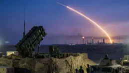 الإمارات تعترض 17 صاروخاً