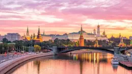 علم روسيا مع خلفية بيانية للاقتصاد