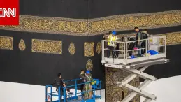 رفع كسوة الكعبة استعداداً لموسم الحج