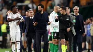 أربيلوا يوجه انتقادات لاذعة لحكام الدوري الإسباني بعد تعادل ريال مدريد