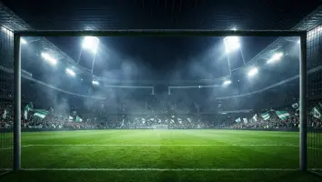 أجواء جماهيرية حماسية داخل ملعب كرة قدم تزامناً مع نهائي دوري أبطال آسيا