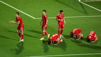 لاعبو الأهلي يحتفلون بفوزهم الكبير على الزمالك