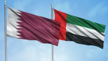 علم قطر بجانب علم الإمارات