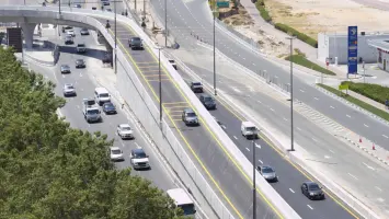 صورة لجسر جديد تم افتتاحه في دبي