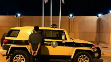 دورية من الإدارة العامة للمجاهدين تلقي القبض على مقيم