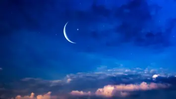 صورة لهلال القمر