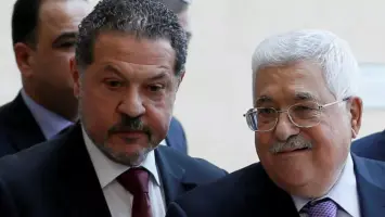 ياسر عباس مع والده محمود عباس