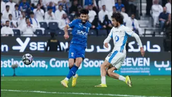 لاعبو الهلال يحتفلون بتسجيل هدف