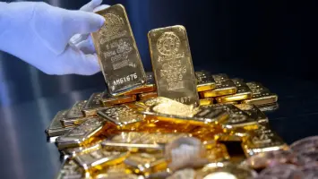سبائك ذهب وعملات معدنية