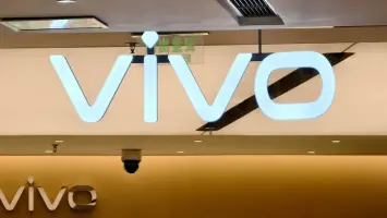 جهاز لوحي من Vivo معروض في واجهة زجاجية