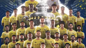 لاعبو نادي النصر يحتفلون بالتتويج بلقب الدوري السعودي