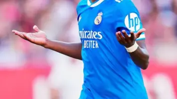 فينيسيوس جونيور لاعب كرة القدم البرازيلي