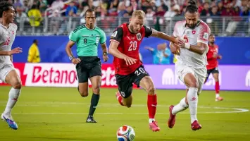 لاعبو منتخب النمسا يحتفلون بالفوز على الأردن
