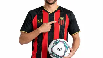 لاعب كرة القدم محمود حسن (تريزيغيه) يوقع لنادي الرياض