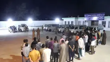 إجراءات ترحيل 55 مهاجرا مصريا من ليبيا عبر منفذ أمساعد البري