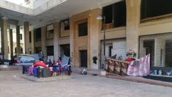 مبنى «العازارية»: النزوح يُغيِّر ملامح بيروت ويختصر حال النازحين ومأساتهم