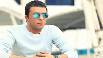 نقل الفنان مصطفى كامل إلى المستشفى بعد تعرضه لأزمة صحية