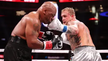 في نزال أسطوري... جيك بول يتفوق على أسطورة الملاكمة مايك تايسون