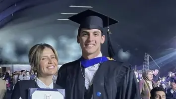 هنا شيحة تحتفل بتخرج ابنها آدم في إنجلترا: أنت أعظم إنجازاتي