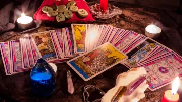 تعرف علي تاريخ أوراق التاروت وتأثيرها في الثقافة الروحية