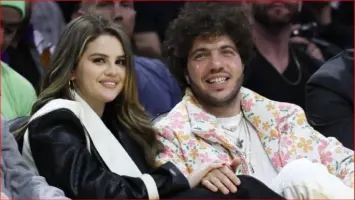 النجمة الأمريكية "سيلينا جوميز" تعلن خطوبتها على المنتج بيني بلانكو