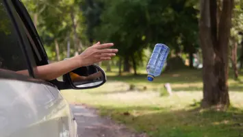 Abu Dhabi: 700 Fines for Littering and Spray Paint Violations on UAE National Day