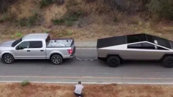 إيلون ماسك يشير إلى احتمالية عمل إرهابي في انفجار شاحنة لـ شركة "تسلا"