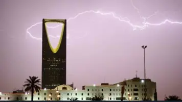 الأرصاد السعودية تنشر تقارير درجات الحرارة وتحذر من عواصف رعدية
